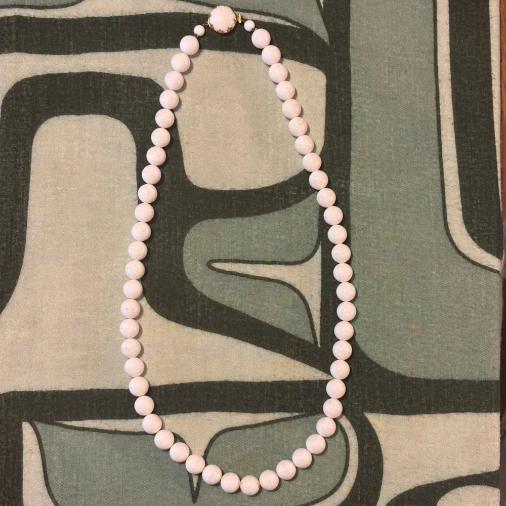 Vintage Austrian Made White Beaded Silk String Round Necklace - Picture 11 of 11